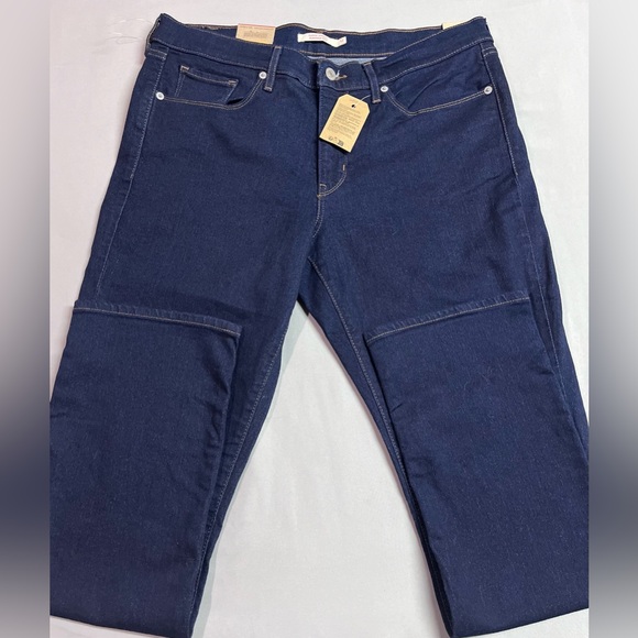 Levi's Denim - Levi Women's Classic Straight Mid Rise 31X32 NWT